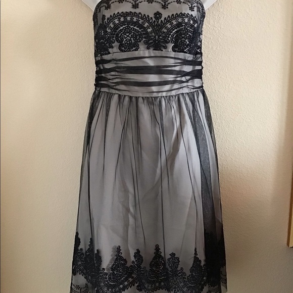 Dresses & Skirts - Beautiful strapless dress S 12